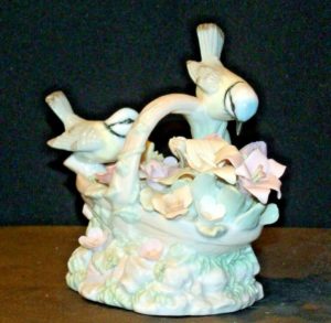 Ceramic Bird Music Box Display AB 425 – Angels Auction