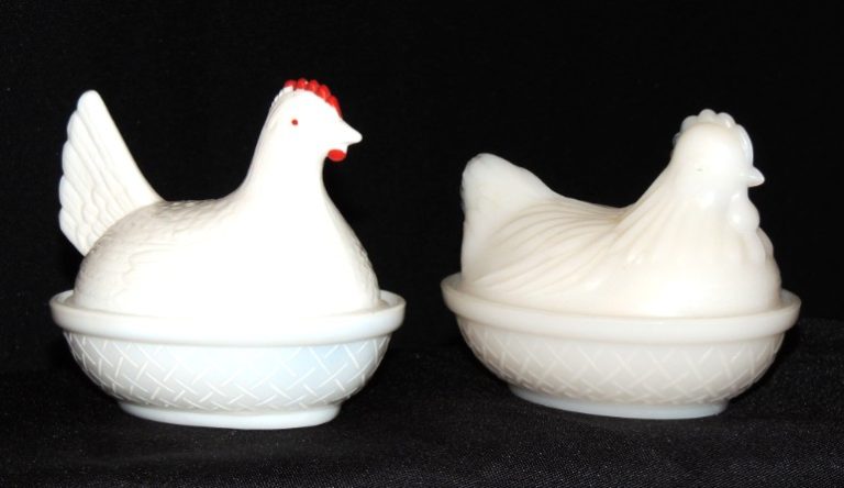 White miniature Nesting Hen AA21-1348 Two – Angels Auction